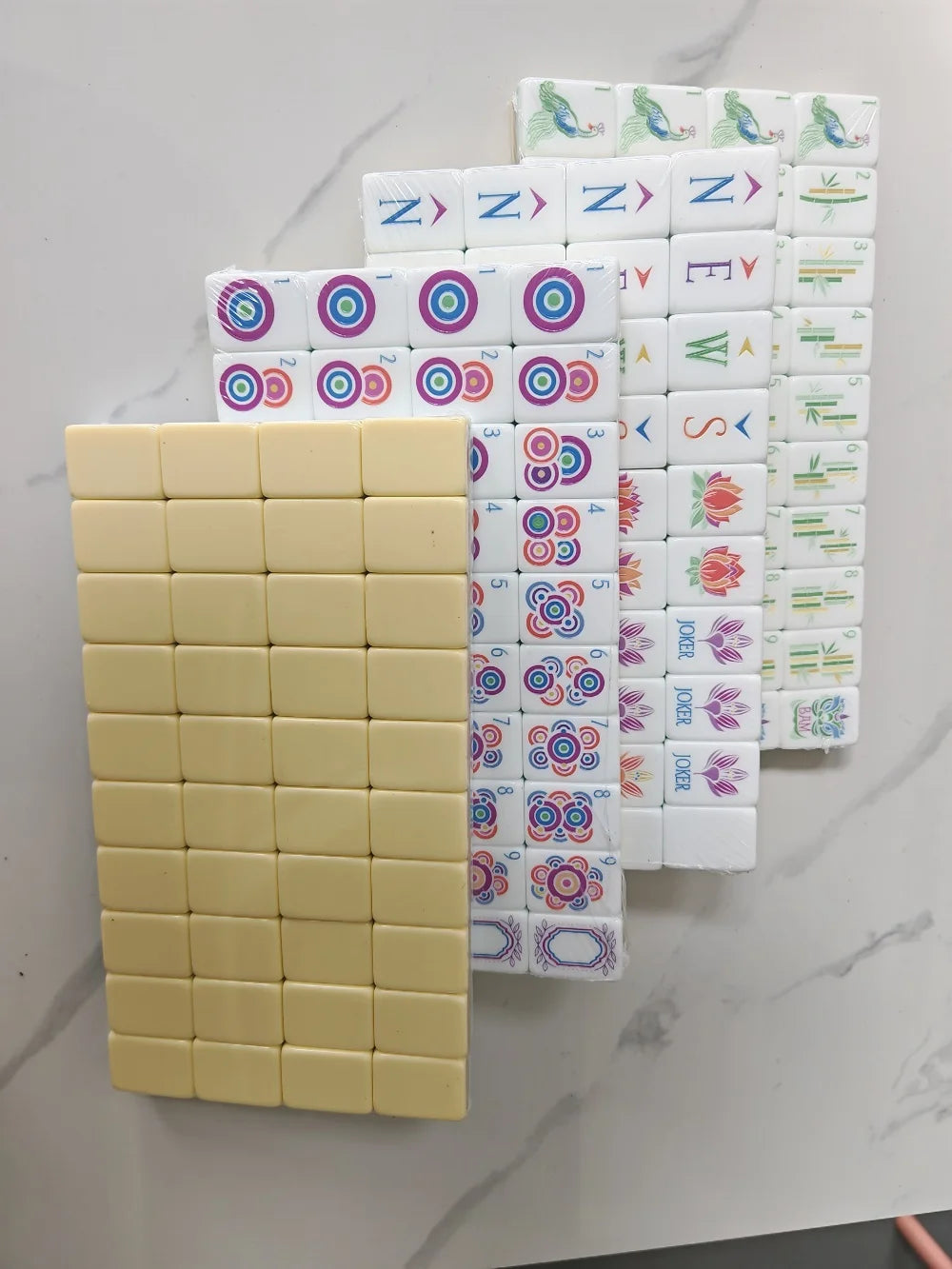 Hot Selling American Mahjong Set 160 Tiles 4-Layer Acrylic Mah Jongg Portable Travel Family Party Game surprise Gifts Mahjong (travel mahjong set)